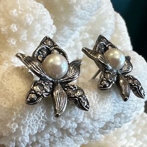 EUC - Vintage Avon Marasite Silver/Pewter Tone Orchid / Flower Pierced Earrings